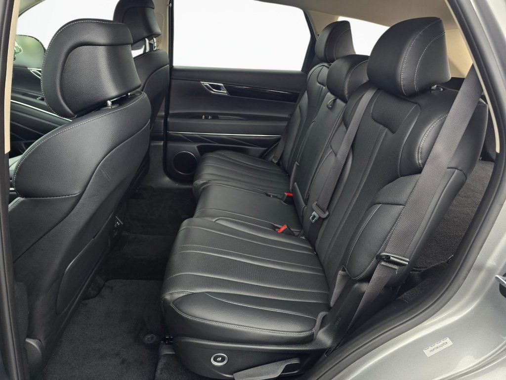 Used 2025 Genesis GV80 2.5T Standard AWD/4WD image 19