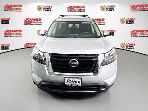 Certified 2023 Nissan Pathfinder SV w/ SV Premium Package AWD/4WD image 12