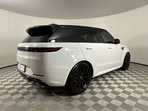 Used 2025 Land Rover Range Rover Sport Dynamic SE image 4