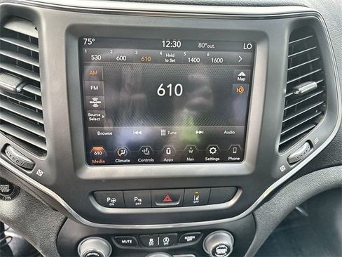 Used 2023 Jeep Cherokee Altitude Lux image 12