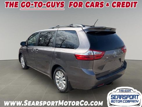 Used 2017 Toyota Sienna XLE AWD/4WD image 3