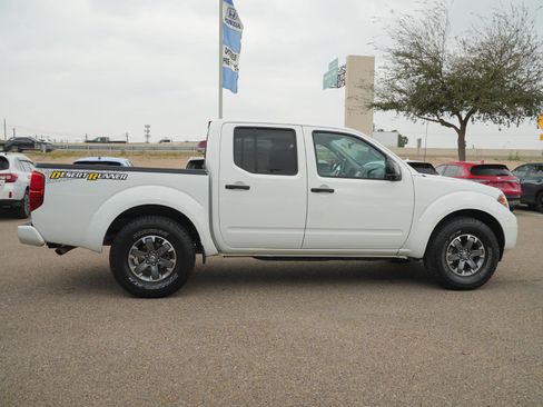 Used 2016 Nissan Frontier Desert Runner image 3