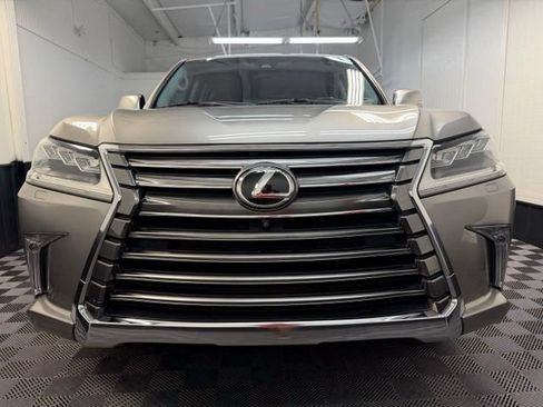 Used 2019 Lexus LX 570 4WD w/ Luxury Package image 2