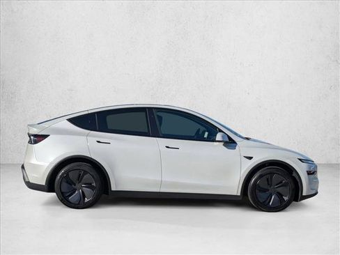 Used 2026 Tesla Model Y 2WD image 4