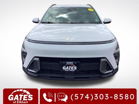 Used 2025 Hyundai Kona SEL FWD image 2