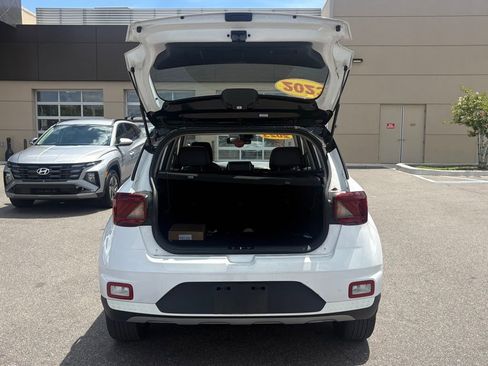Used 2023 Hyundai Venue Limited FWD image 13