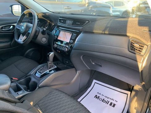 Used 2020 Nissan Rogue SV w/ Premium Package image 28