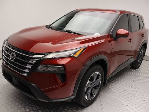 Used 2025 Nissan Rogue SV FWD image 2
