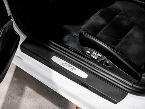 Used 2020 Porsche 718 Cayman GT4 image 21