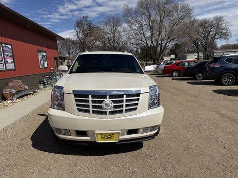 Used 2009 Cadillac Escalade AWD image 2
