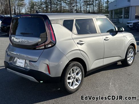 Used 2023 Kia Soul LX w/ Option Group 015 image 3