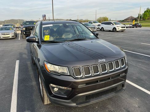 Used 2017 Jeep Compass Latitude w/ Safe & Security Group AWD/4WD image 2