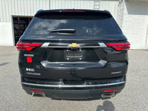 Used 2023 Chevrolet Traverse Premier FWD image 4