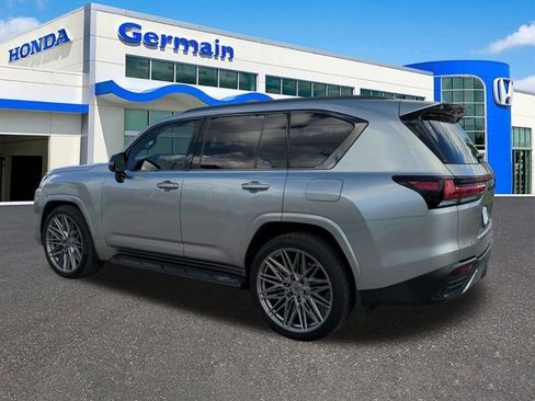 Used 2022 Lexus LX 600 4WD w/ Luxury Package image 7