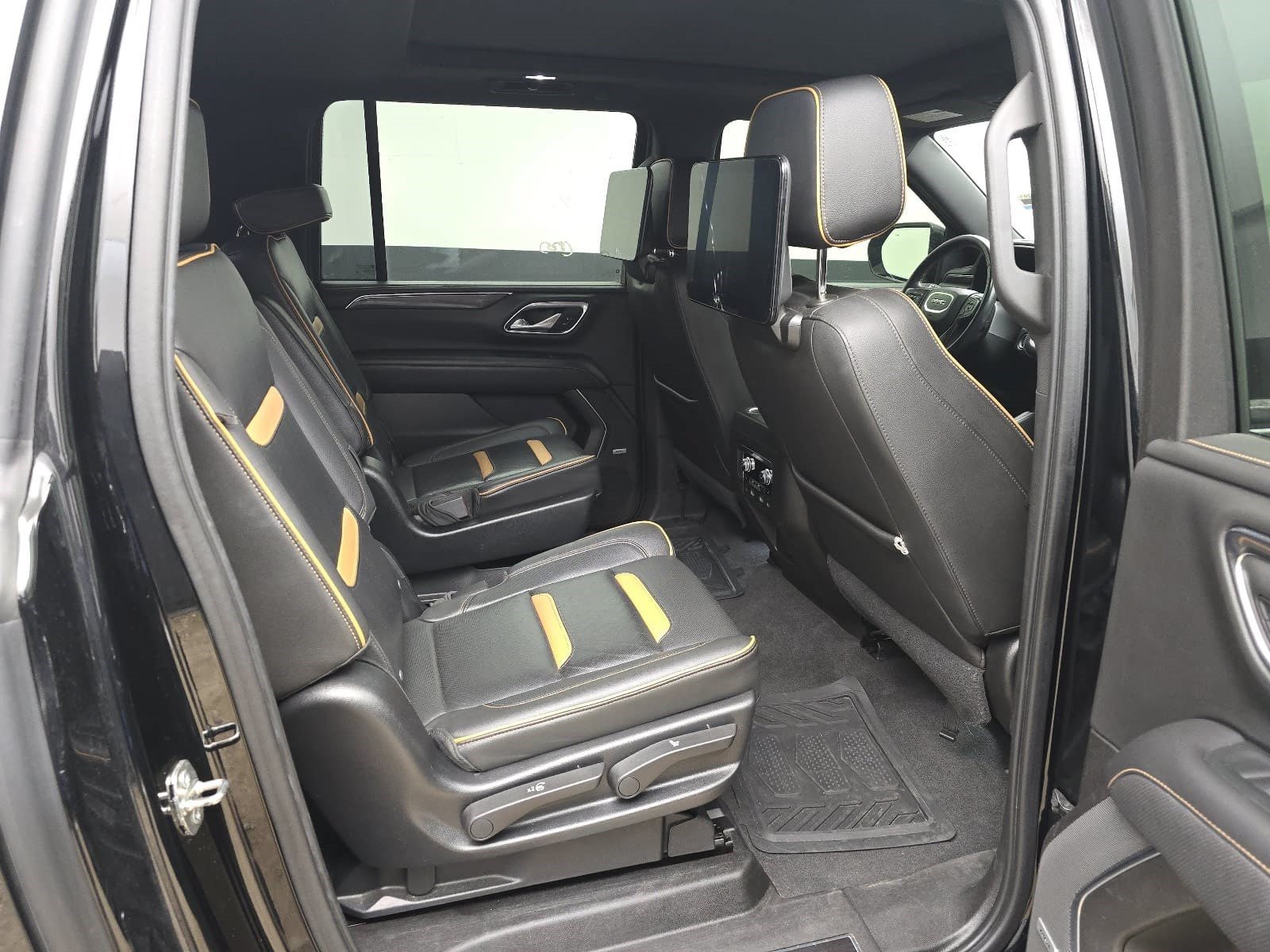 Used 2021 GMC Yukon XL AT4 w/ AT4 Premium Plus Package AWD/4WD image 26