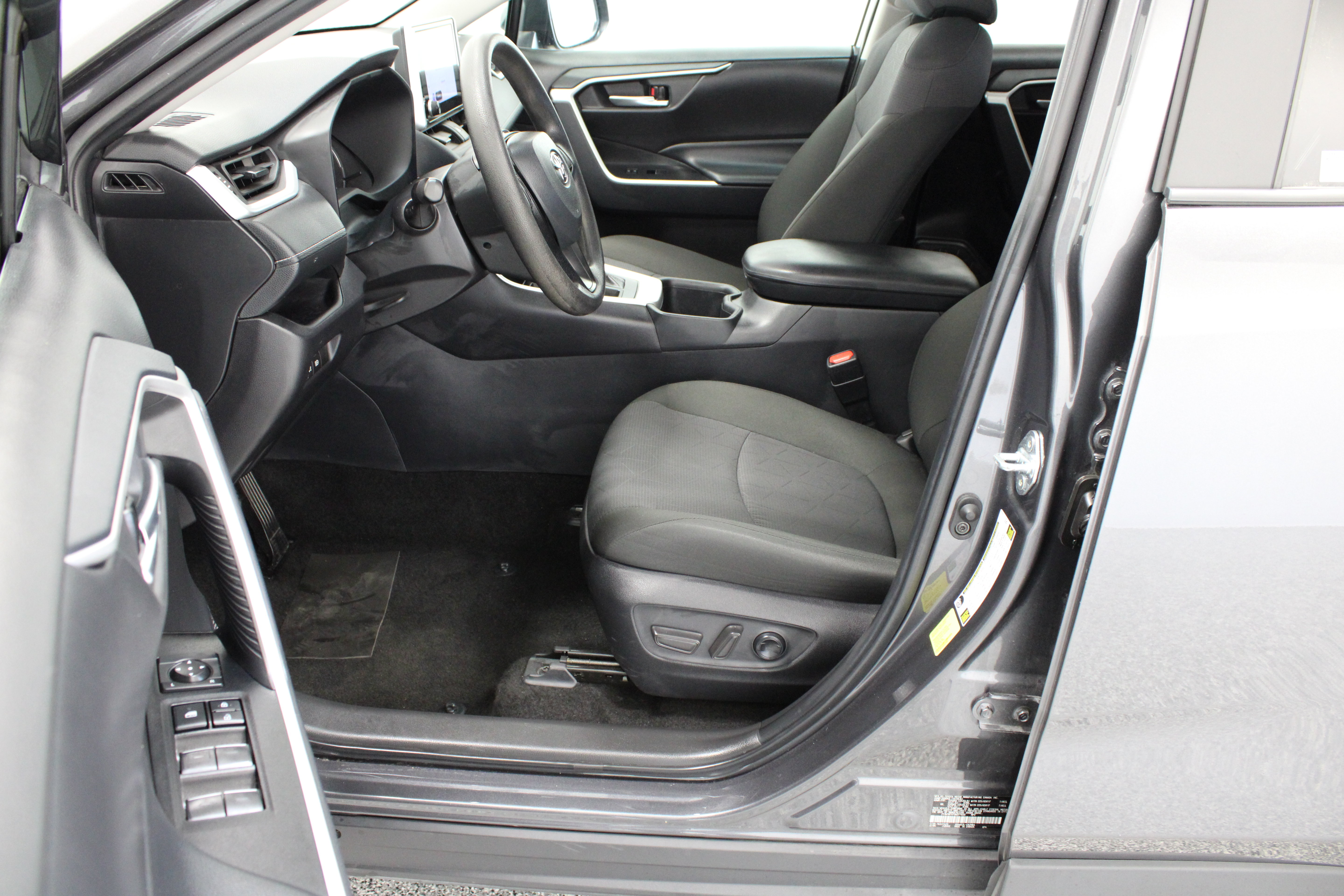 Used 2025 Toyota RAV4 XLE FWD image 14