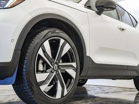 Certified 2025 Volvo XC40 B5 Plus w/ Climate Package image 9