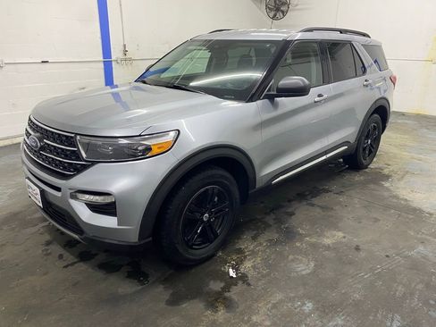 Used 2023 Ford Explorer XLT w/ Equipment Group 202A AWD/4WD image 7