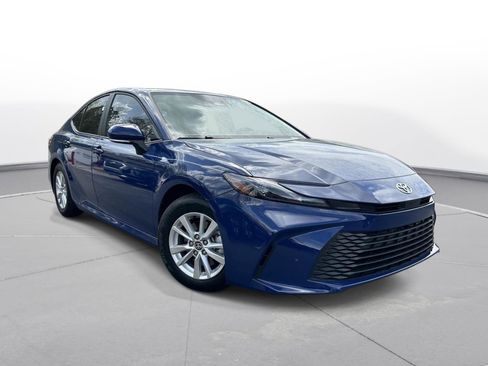 Used 2025 Toyota Camry LE image 4