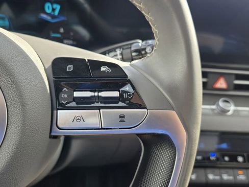 Certified 2025 Hyundai Elantra SEL FWD image 25