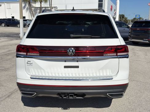 Used 2024 Volkswagen Atlas SE w/ Panoramic Sunroof Package FWD image 7