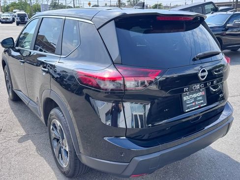 Used 2024 Nissan Rogue SV FWD image 5