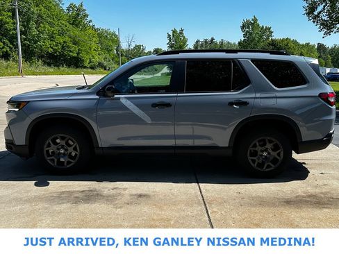Used 2023 Honda Pilot TrailSport image 6