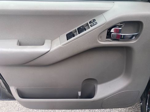 Used 2014 Nissan Frontier SV w/ SV Value Truck Package image 11