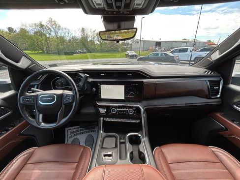 Used 2024 GMC Sierra 2500 Denali Ultimate AWD/4WD image 3