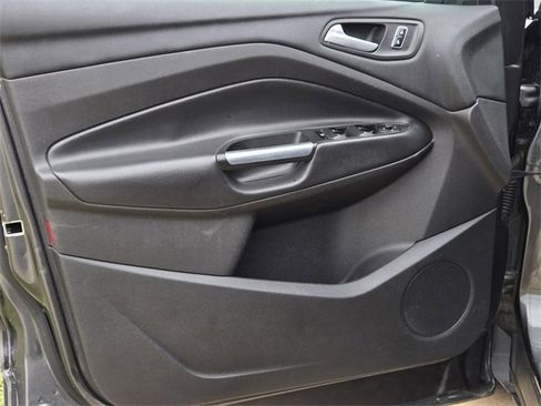 Used 2015 Ford Escape SE w/ SE Chrome Package image 9