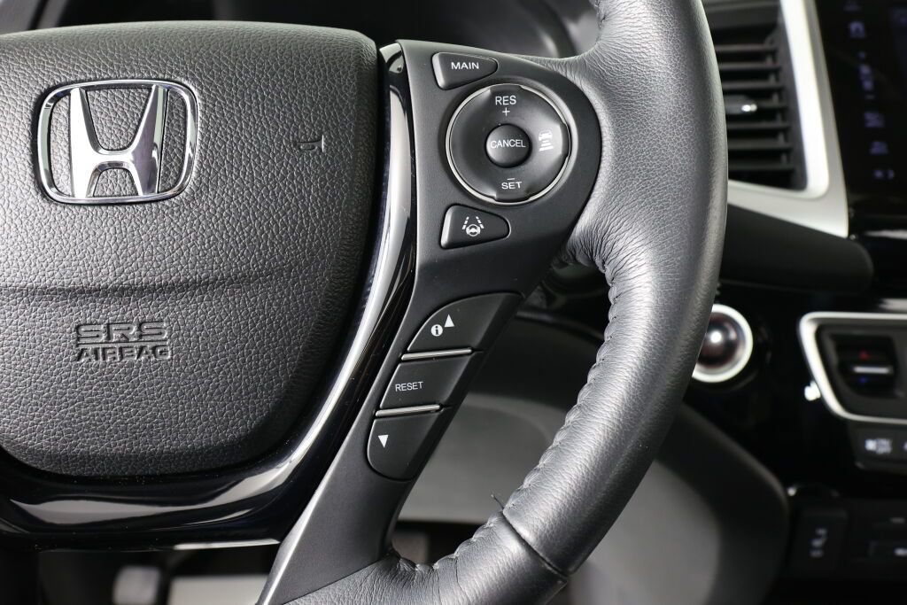 Used 2017 Honda Pilot Touring image 34