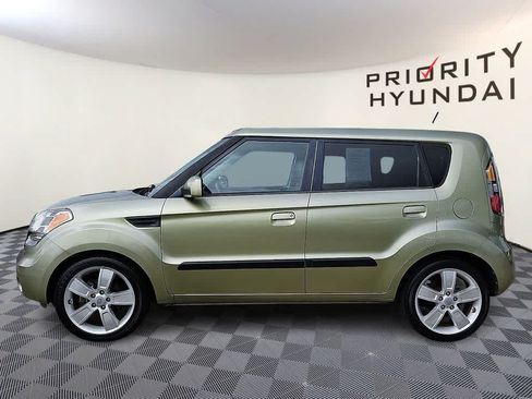 Used 2010 Kia Soul ! FWD image 7