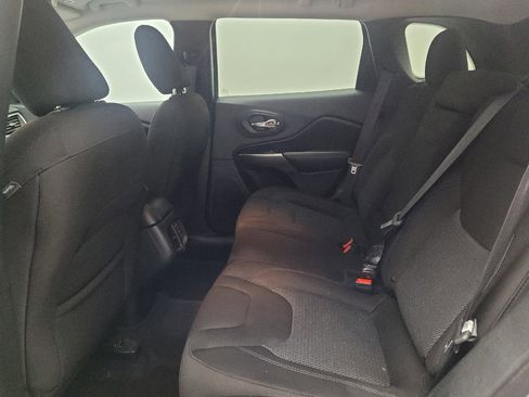 Used 2019 Jeep Cherokee Latitude w/ Popular Appearance Group image 18