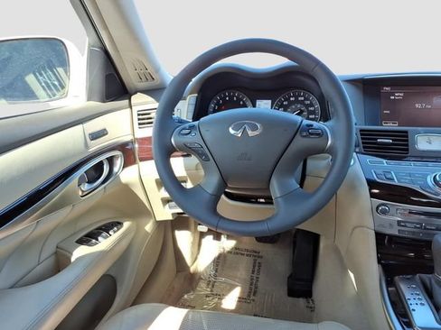Used 2011 INFINITI M37 w/ Premium Pkg RWD image 30