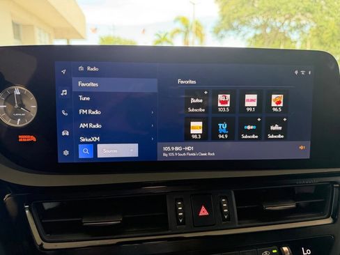Used 2023 Lexus ES 350 w/ Premium Package FWD image 8