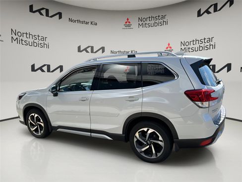 Used 2022 Subaru Forester Touring AWD/4WD image 2