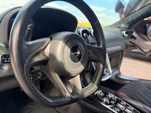 Used 2020 McLaren GT RWD image 13