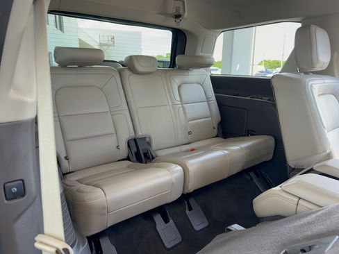 Used 2022 Lincoln Navigator Reserve AWD/4WD image 17