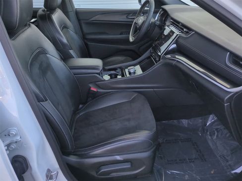 Certified 2023 Jeep Grand Cherokee L Laredo image 21