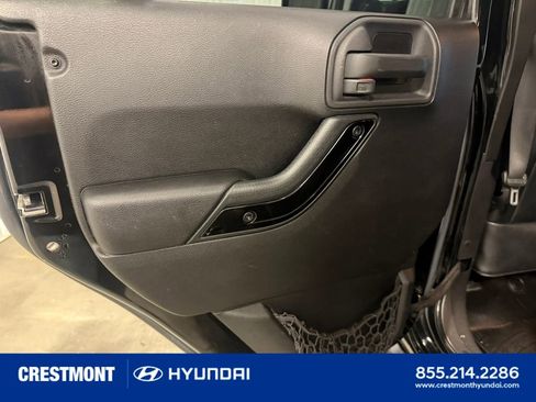 Used 2015 Jeep Wrangler Unlimited Sahara AWD/4WD image 25