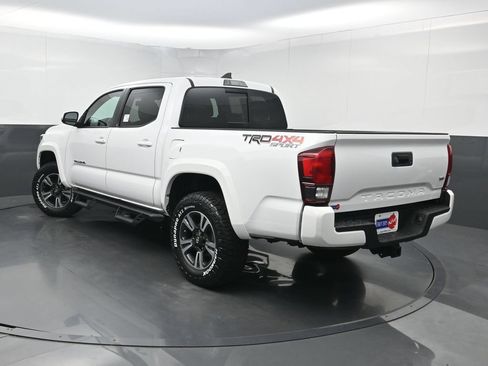 Used 2018 Toyota Tacoma TRD Sport AWD/4WD image 20