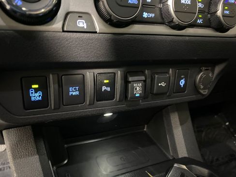 Certified 2022 Toyota Tacoma Limited image 21