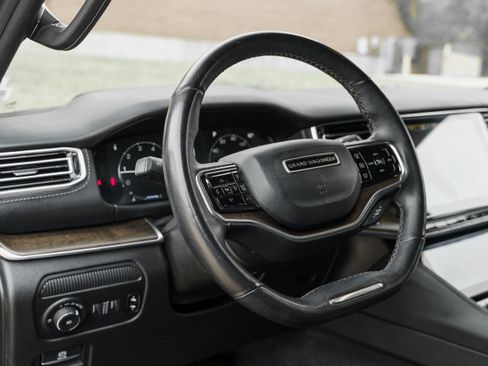 Used 2024 Jeep Grand Wagoneer L 4WD image 10