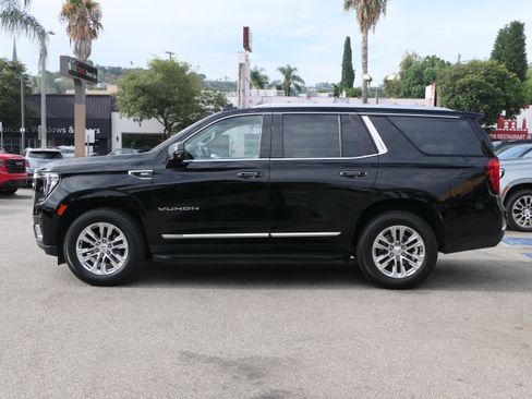 Used 2023 GMC Yukon SLT w/ SLT Premium Package AWD/4WD image 2