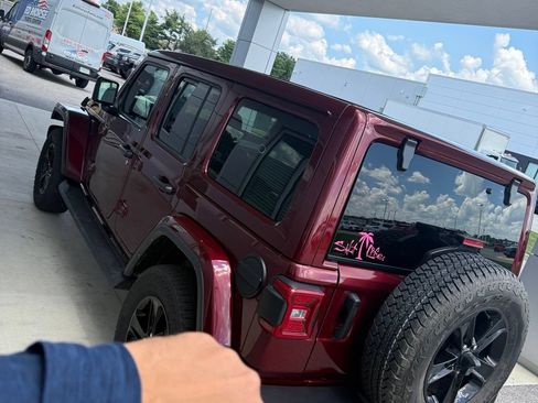 Used 2021 Jeep Wrangler Unlimited Sahara AWD/4WD image 5