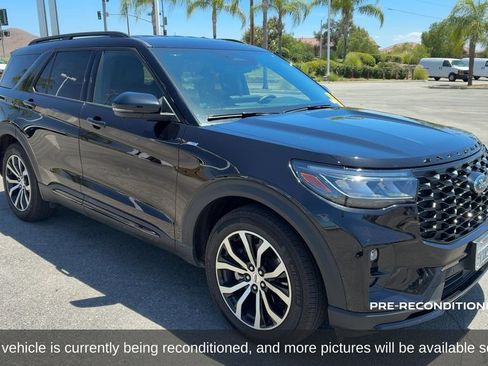 Used 2025 Ford Explorer ST-Line w/ Premium Package RWD image 3