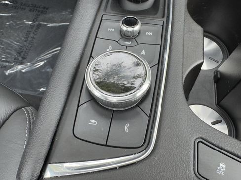 Used 2025 Cadillac XT5 Premium Luxury image 28