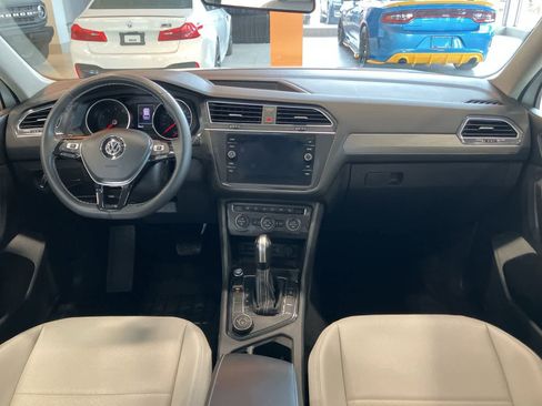 Used 2021 Volkswagen Tiguan SE image 21