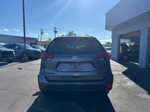 Used 2018 Nissan Rogue SV AWD/4WD image 3