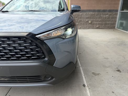 Used 2022 Toyota Corolla Cross LE FWD image 11